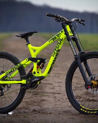 MTB Downhill Commencal META