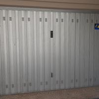 Porta basculante motorizzata FAAC