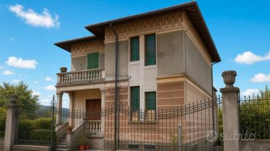 villa liberty panoramica con terreno 