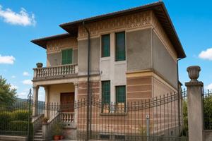 villa liberty panoramica con terreno 