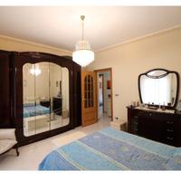 Stanza da letto con letto contenitore 