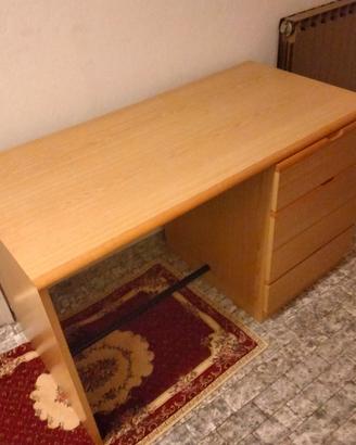 Scrivania in legno 