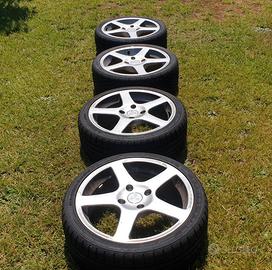 MitsColt 4 cerchi in lega da 17" con gomme – usato