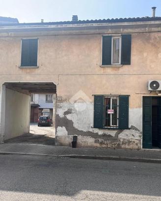 CASA DI CORTE A CORTEOLONA E GENZONE