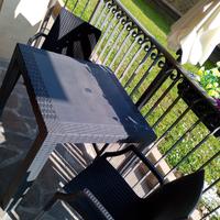 tavolo e sedie da giardino