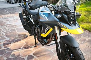 Suzuki VStrom DL 800 SE nero Parigi 2025 
