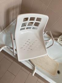 Sedia girevole per vasca bagno praticamente nuova