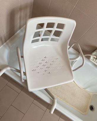 Sedia girevole per vasca bagno praticamente nuova