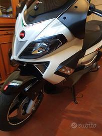 Aprilia sr max 300