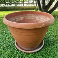 Vaso in plastica con sottovaso per piante