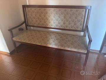 Divanetto e tre sedie imbottiti stile Liberty