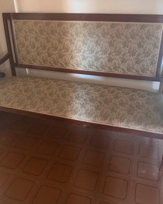 Divanetto e tre sedie imbottiti stile Liberty