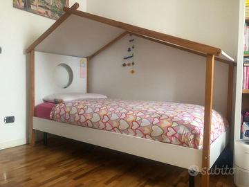 Letto a forma di casetta