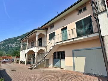 VILLA A SCHIERA A LIERNA