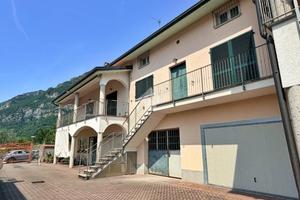 VILLA A SCHIERA A LIERNA