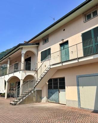 VILLA A SCHIERA A LIERNA