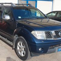 Nissan Navara  2.5 dci LE 174 cv