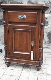 letto a barca e comodino. in arte povera 