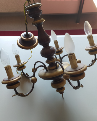 Lampadario in legno con 5 lampade a goccia