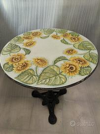 Tavolo in pietra lavica decorato basamento ghisa