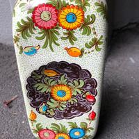 Vaso di ceramica interamente dipinto a mano