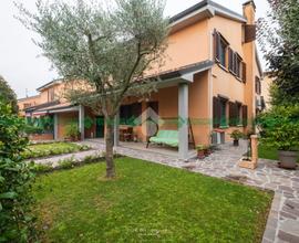 VILLA A SCHIERA D'ANGOLO A VALSAMOGGIA