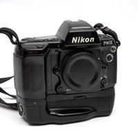 Nikon F90x + Battery Grip + Ottiche