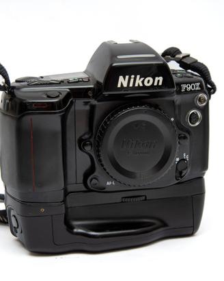 Nikon F90x + Battery Grip + Ottiche
