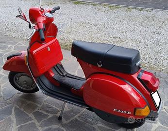 Vespa P200E
