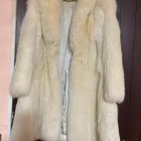 Pelliccia di volpe bianca