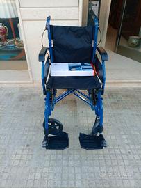 sedia a rotelle con doppi freni nuona richiudibile