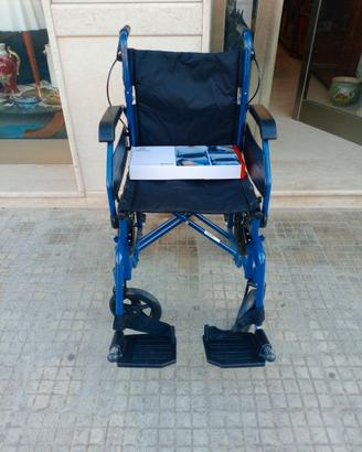 sedia a rotelle con doppi freni nuona richiudibile