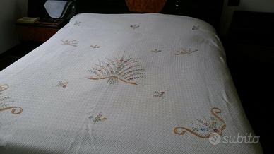 copriletto cotone bianco motivo a fiori