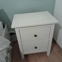 comodini bianchi con cassetti ikea