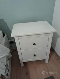 comodini bianchi con cassetti ikea