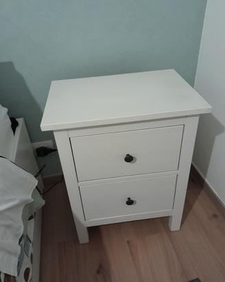 comodini bianchi con cassetti ikea
