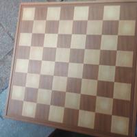 scacchiera in legno noce intarsiata a mano