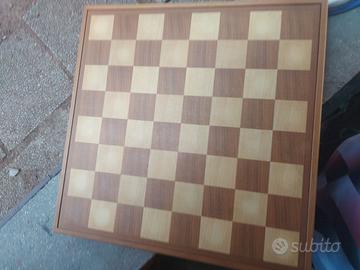 scacchiera in legno noce intarsiata a mano