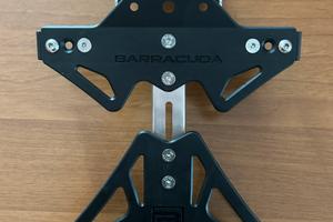 PORTA TARGA UNIVERSALE - BARRACUDA