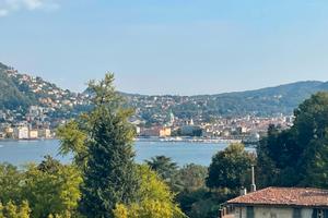 Zona Villa Olmo, 3 locali con balcone vista lago