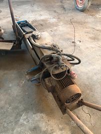 Cric idraulico con motore elettrico