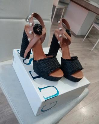 Sandalo Guess con tacco 