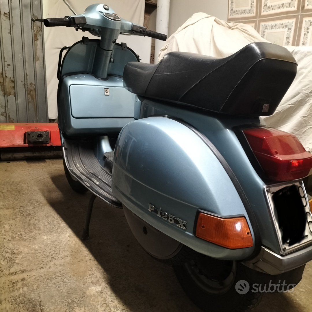 Vespa px 125 nera anno 1981 a Treviso