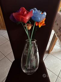 Vaso con fiori finti