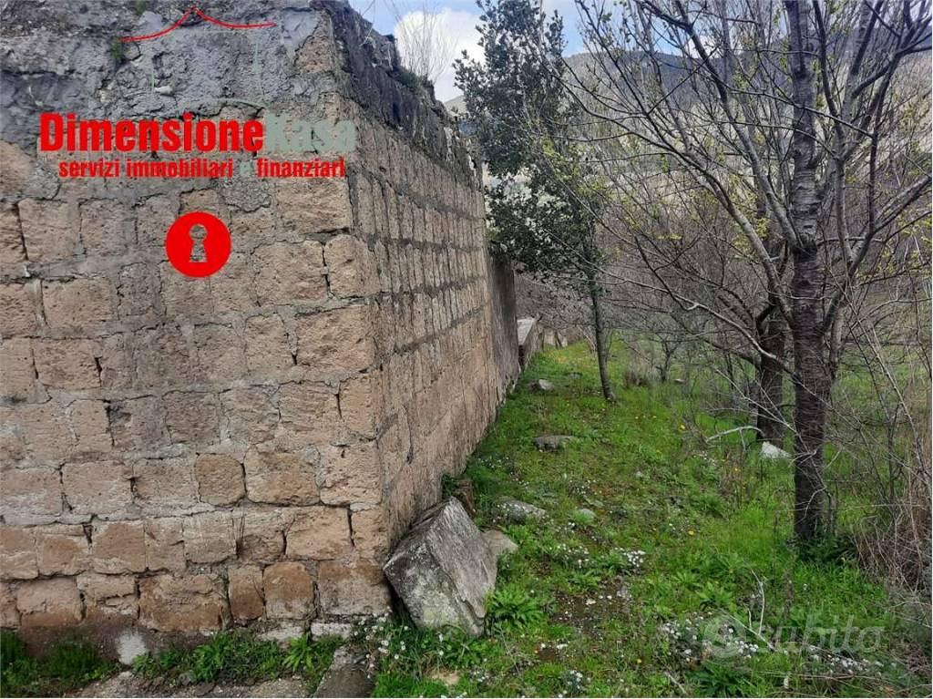 Rustico / Casale di 4000 m² con 1 locale a Roccara - Vista 3