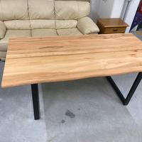 Tavolo faggio con piedi in ferro