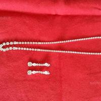 Girocollo e orecchini con strass