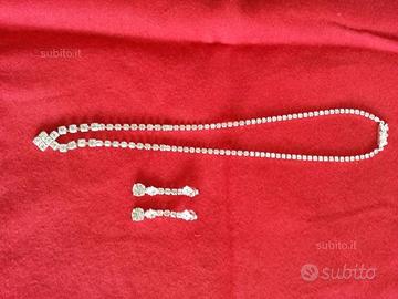 Girocollo e orecchini con strass