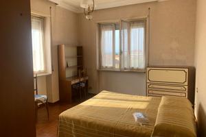 Camera ammobiliata in appartamento condiviso