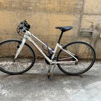 bicicletta da trekking da donna